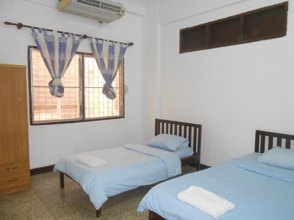 Saysouly Guesthouse Виентиане Стая снимка